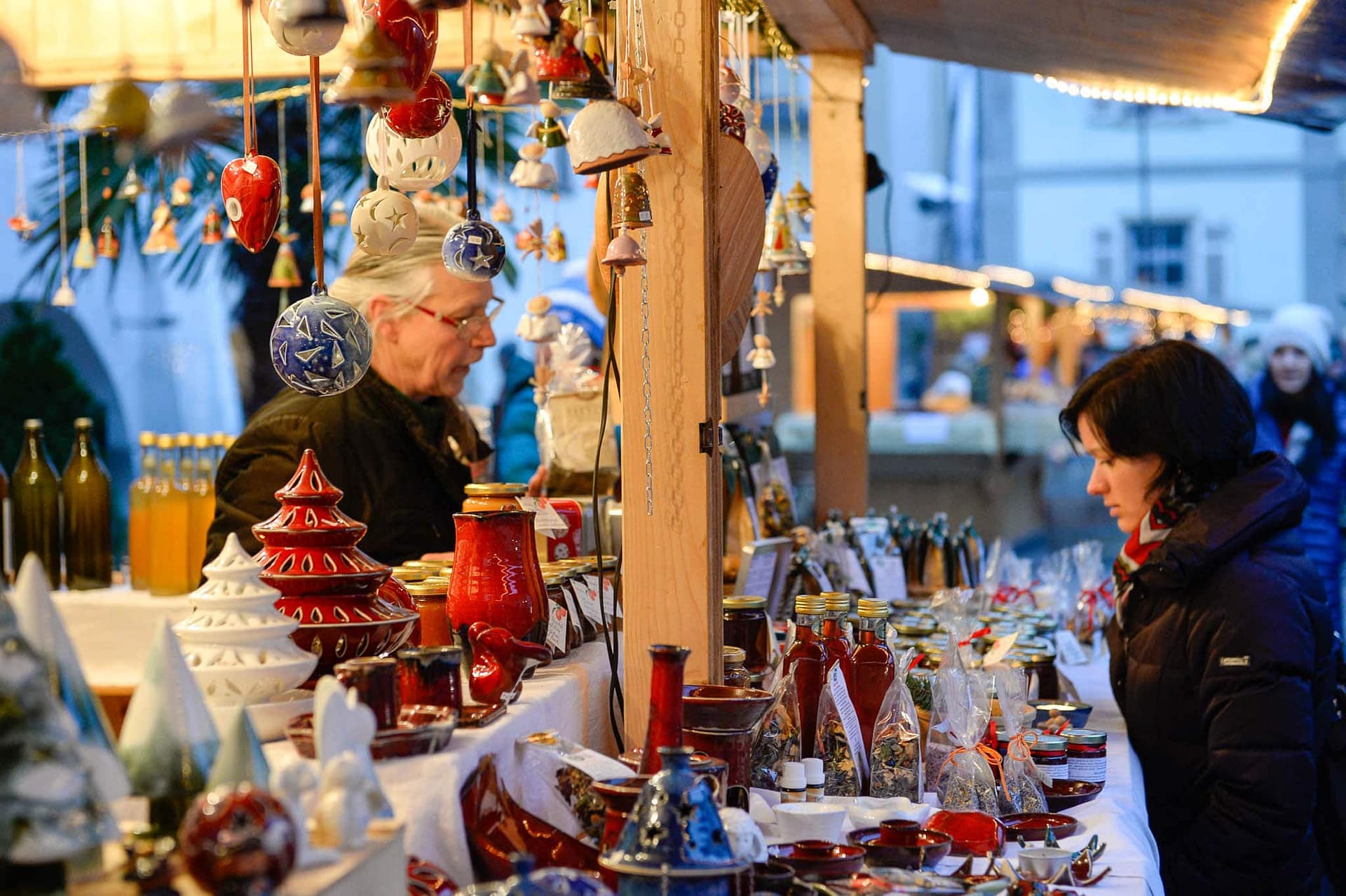 Weihnachtsstand beim Kalterer Christkindl